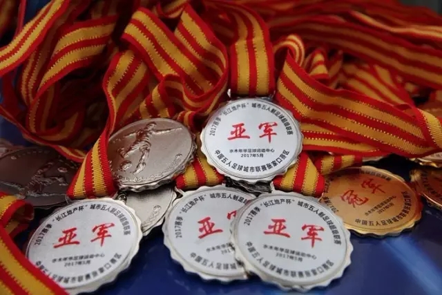 😍亮个相吧宝贝！酋长杯赛前，新援吉马良斯在酋长球场正式亮相